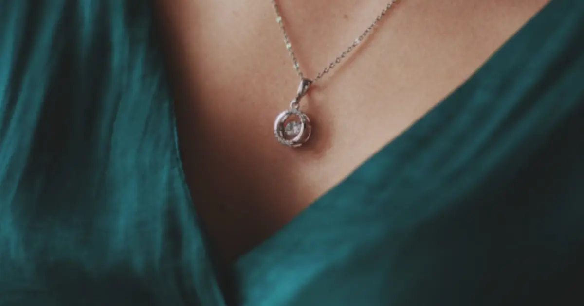 Why do women prefer daily-wear jewelry?